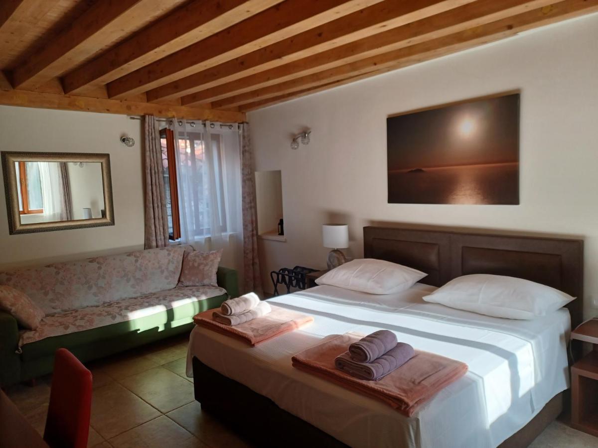 Jr Luxury Guesthouse2 Сплит Экстерьер фото